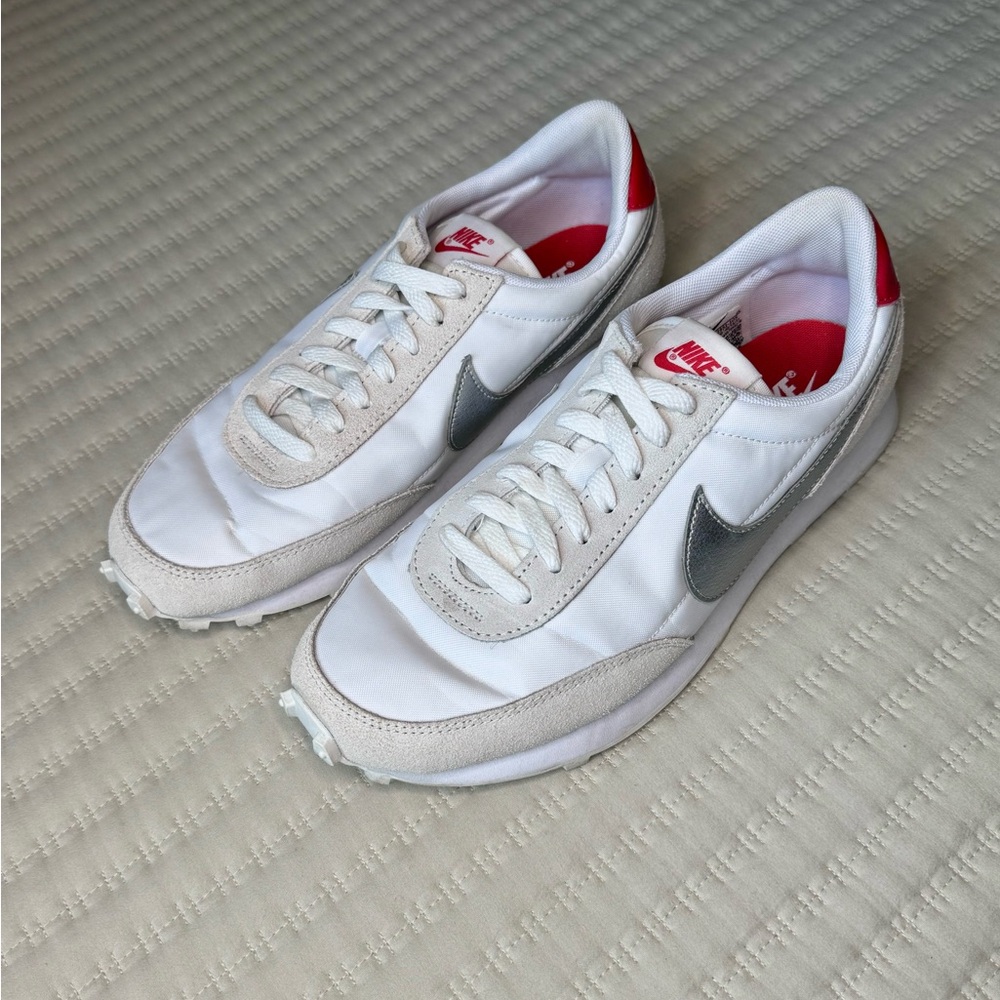 Nike Men’s Summit White & Red Daybreak Sneakers with Metallic Swoosh US 9